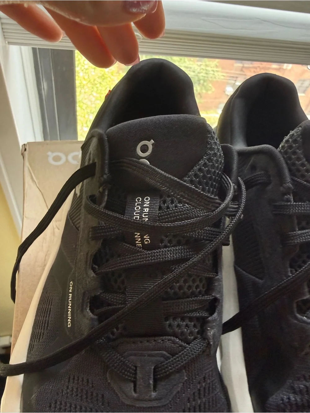 New On Cloud Women’s Black & White Sneakers – Size 7